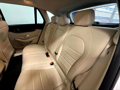 Used 2022 Mercedes-Benz GLC 300 4MATIC image 15