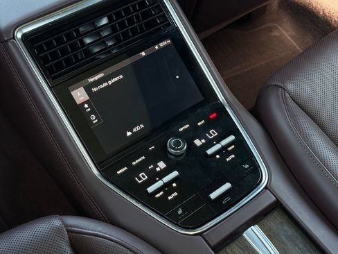 Used 2021 Porsche Panamera RWD image 20