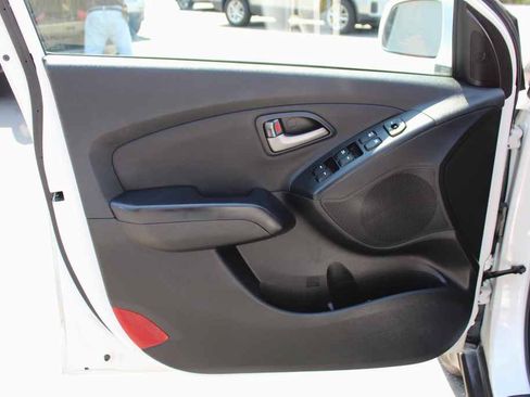 Used 2015 Hyundai Tucson Limited w/ Option Group 03 FWD image 11
