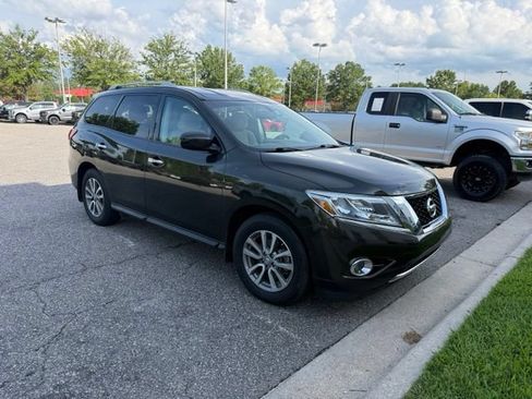 Used 2016 Nissan Pathfinder SV FWD image 3