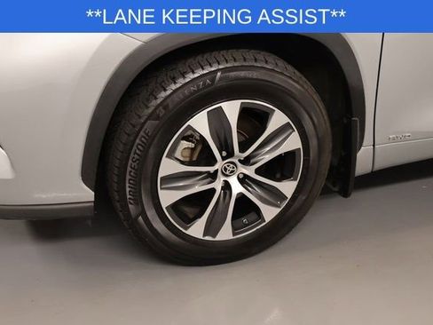 Used 2022 Toyota Highlander XLE image 6