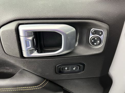 Used 2023 Jeep Gladiator Overland image 17