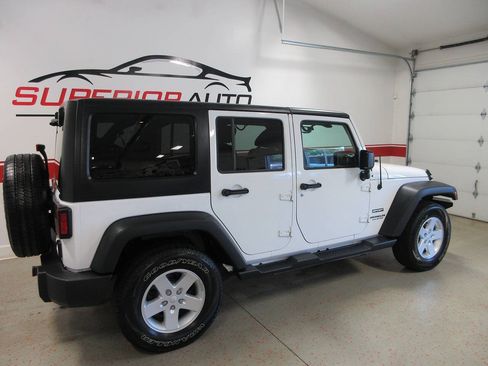 Used 2017 Jeep Wrangler Unlimited Sport w/ Quick Order Package 24S AWD/4WD image 4