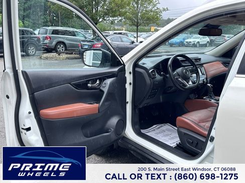 Used 2018 Nissan Rogue SL w/ Premium Package AWD/4WD image 9
