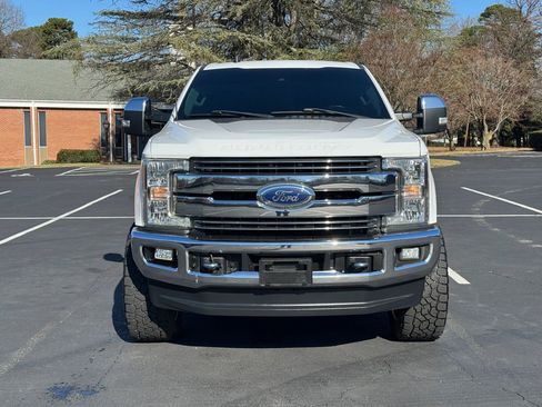 Used 2019 Ford F250 Lariat w/ Lariat Ultimate Package image 3