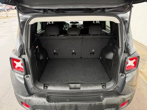 Used 2023 Jeep Renegade Latitude AWD/4WD image 8