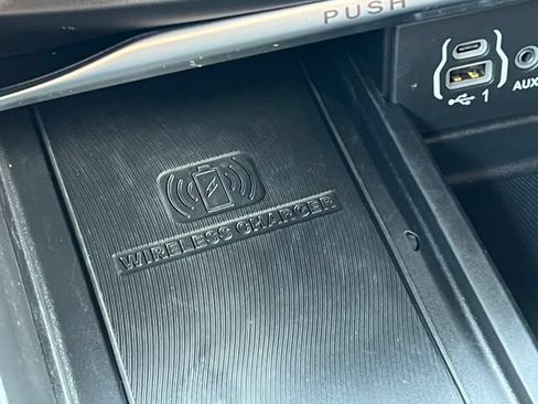Used 2024 Chrysler Pacifica Pinnacle AWD/4WD image 36
