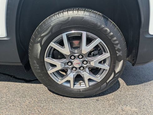Used 2023 GMC Acadia SLT FWD image 40