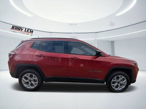 New 2026 Jeep Compass Latitude image 2