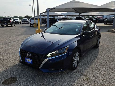 Used 2024 Nissan Altima 2.5 S FWD image 4