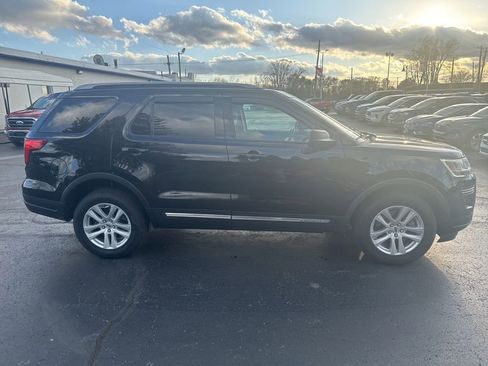 Used 2018 Ford Explorer XLT image 7