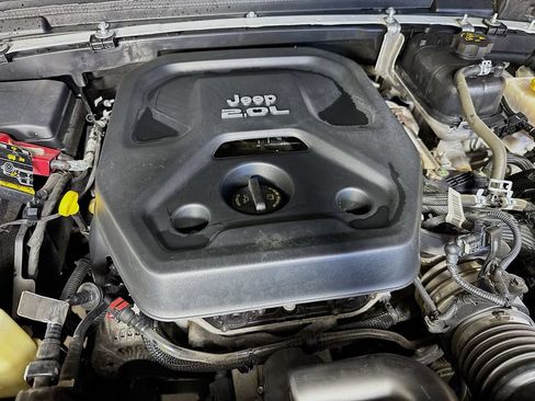 Used 2020 Jeep Wrangler Unlimited Sport AWD/4WD image 38