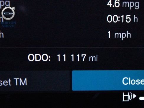 Certified 2025 Volvo XC40 B5 Core image 5