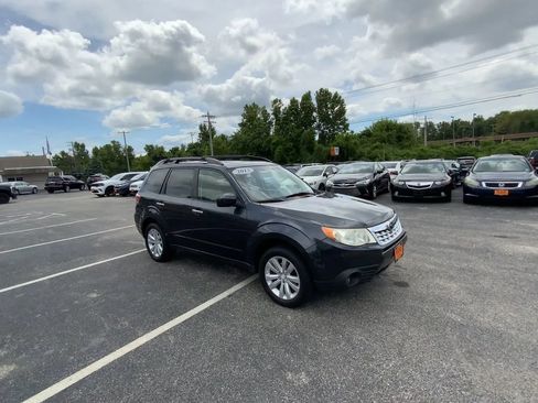 Used 2013 Subaru Forester 2.5X Limited AWD/4WD image 3