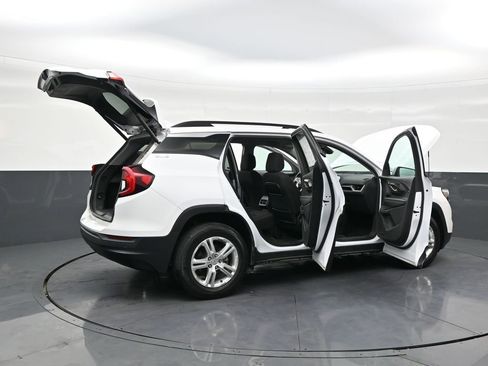 Used 2023 GMC Terrain SLE FWD image 29