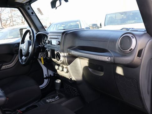 Used 2015 Jeep Wrangler Sport w/ Connectivity Group image 9