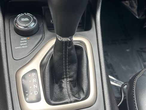 Used 2017 Jeep Cherokee Limited AWD/4WD image 27