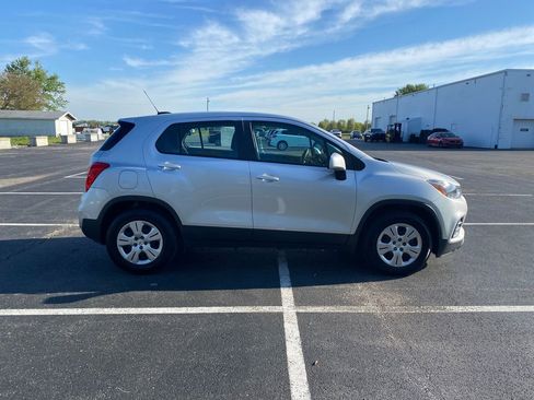 Used 2017 Chevrolet Trax LS FWD image 8