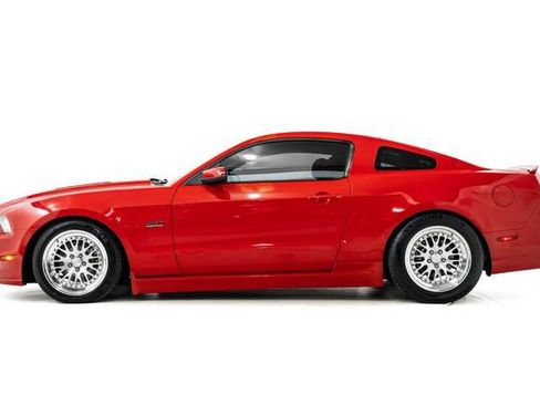Used 2013 Ford Mustang GT RWD image 8