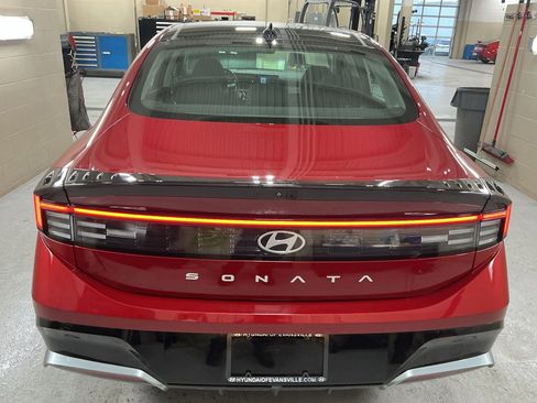 Certified 2024 Hyundai Sonata SEL w/ Convenience Package image 3