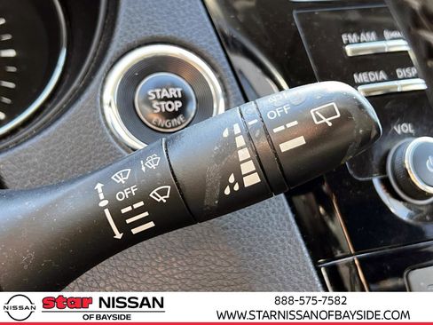 Used 2017 Nissan Rogue SV image 24