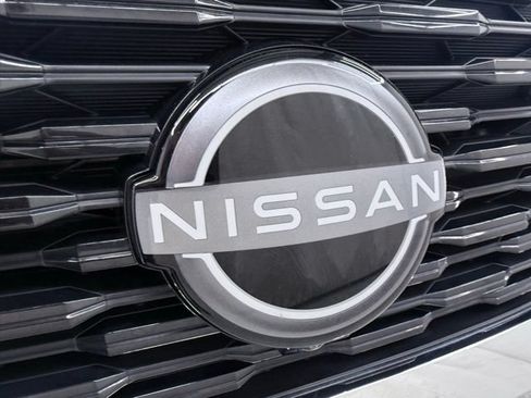 Used 2023 Nissan Rogue SL AWD/4WD image 11