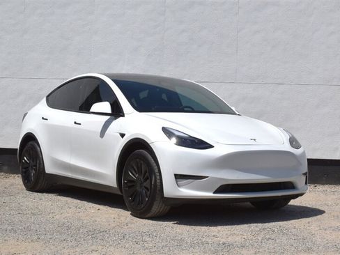 Used 2025 Tesla Model Y Long Range AWD/4WD image 1