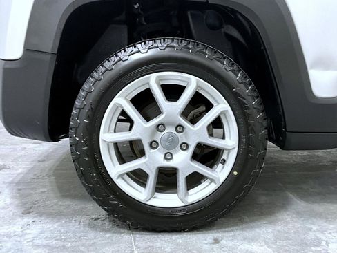 Used 2020 Jeep Renegade Latitude w/ Cold Weather Group image 22