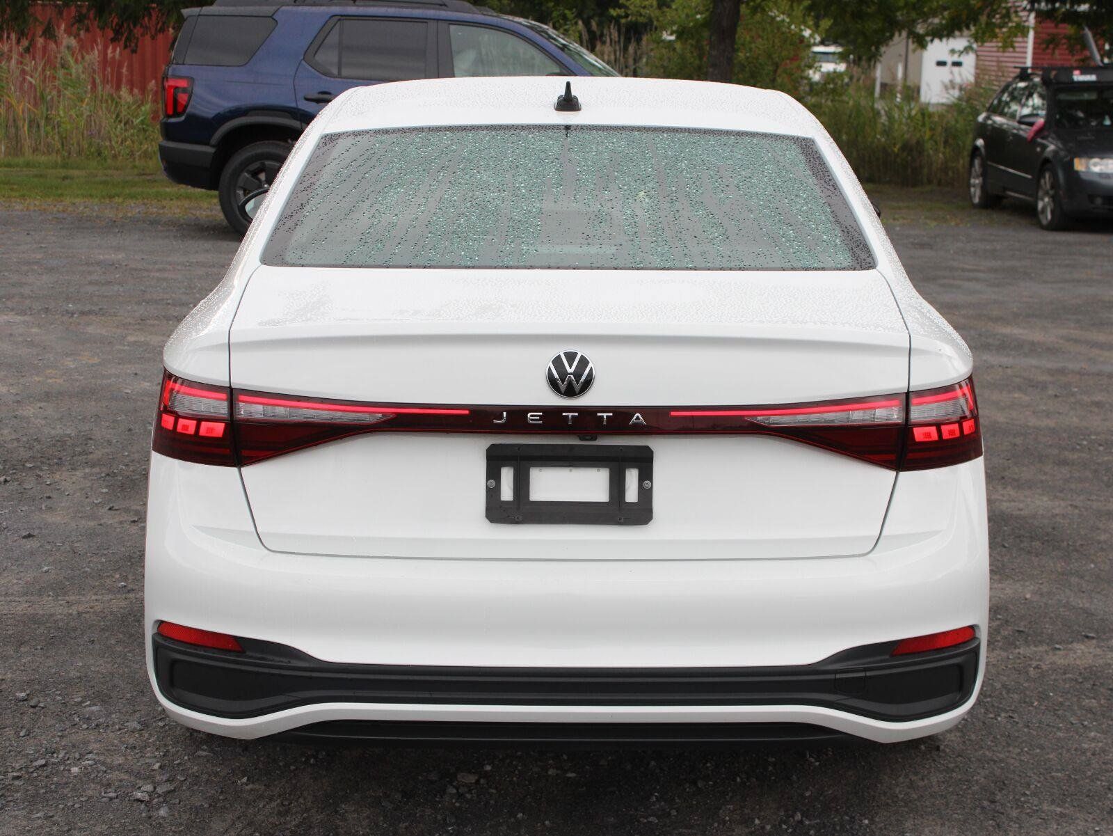 Used 2025 Volkswagen Jetta Sport FWD image 6