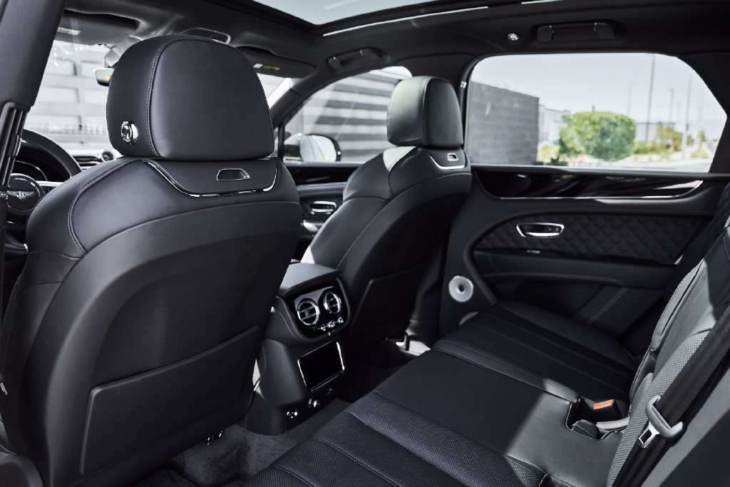 Used 2025 Bentley Bentayga AWD/4WD image 38