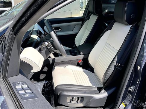 New 2026 Land Rover Discovery Sport Landmark AWD/4WD image 9
