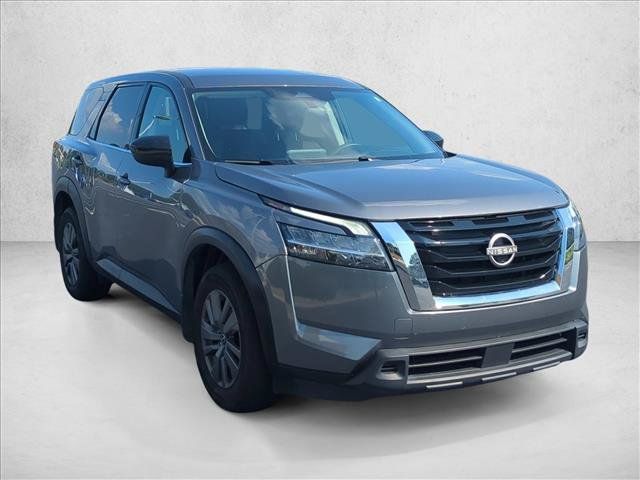 Used 2025 Nissan Pathfinder S FWD image 3
