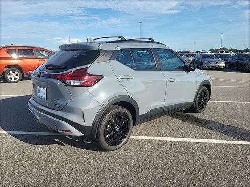 Used 2023 Nissan Kicks SR w/ SR Premium Package FWD image 6