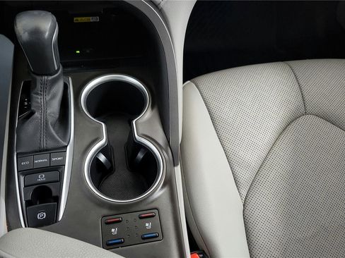 Used 2023 Toyota Camry XLE w/ Navigation Package image 28