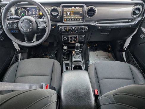 Used 2023 Jeep Wrangler Unlimited w/ Sun & Screen Package image 18