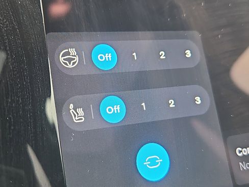 Certified 2023 Volvo XC40 B5 Plus w/ Climate Package image 13