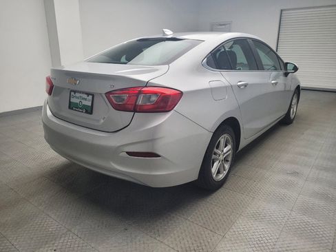 Used 2017 Chevrolet Cruze LT image 9