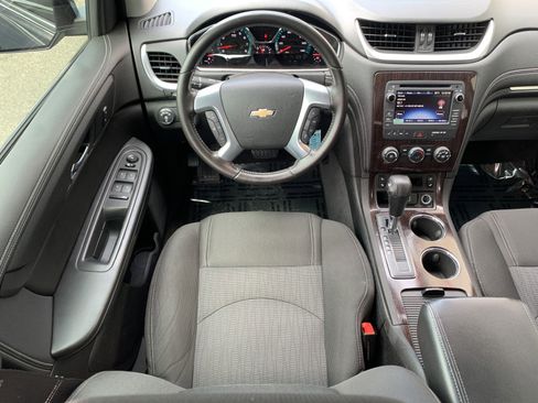 Used 2017 Chevrolet Traverse LT w/ Style and Technology Package image 22