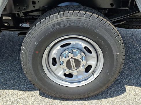 New 2026 Ford F250 XL w/ XL Chrome Package AWD/4WD image 5