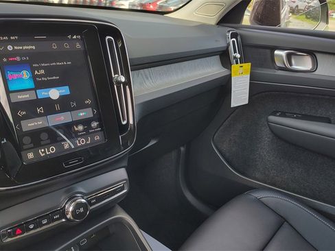 New 2026 Volvo XC40 B5 Core w/ Climate Package image 23