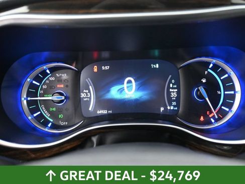 Used 2023 Chrysler Pacifica Limited FWD image 30
