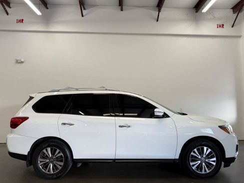 Used 2019 Nissan Pathfinder S FWD image 2