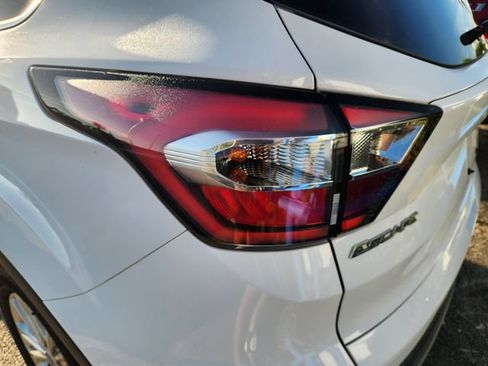 Used 2017 Ford Escape SE FWD image 7
