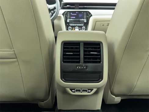 Used 2022 Volkswagen Passat 2.0T SE image 18