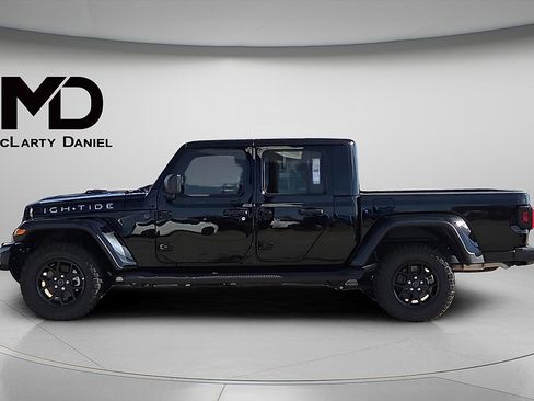 New 2025 Jeep Gladiator Sport image 3