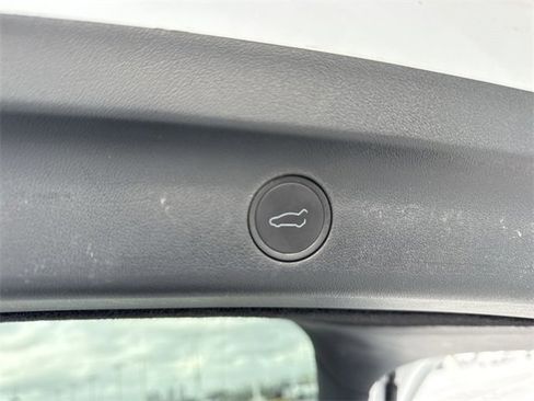 Used 2023 Tesla Model Y Performance image 25