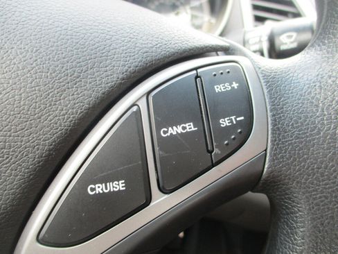 Used 2014 Hyundai Elantra SE w/ Option Group 02 FWD image 32