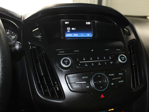 Used 2018 Ford Focus SE FWD image 16
