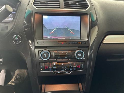 Used 2016 Ford Explorer XLT w/ Equipment Group 202A image 21