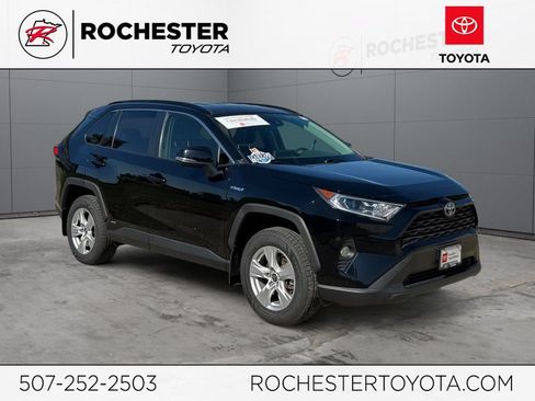 Used 2021 Toyota RAV4 XLE AWD/4WD image 1